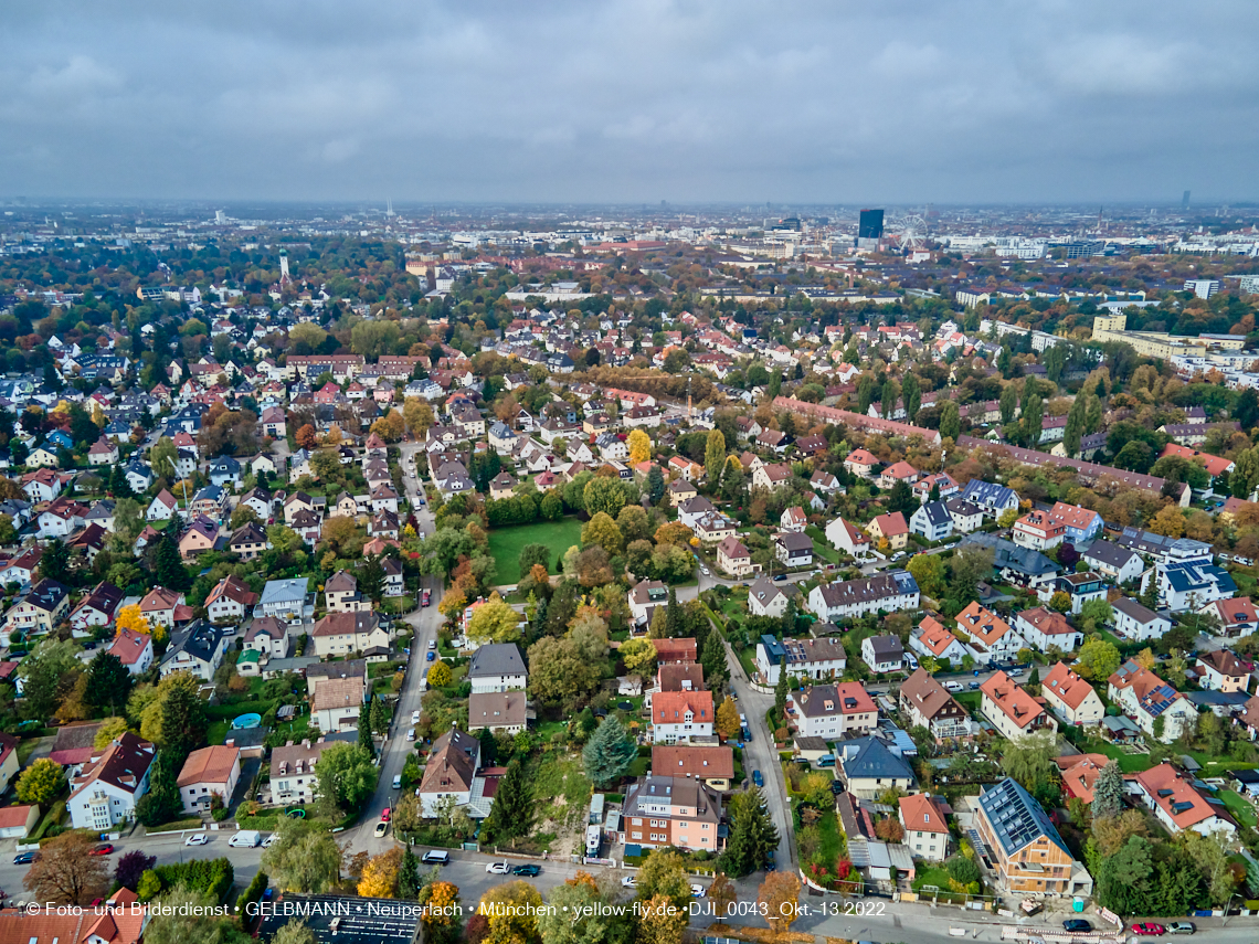 13.10.2022 - Der Ostpark mit See und Biergarten in Neuperlach